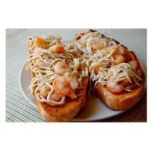 TOSTA GULAS CON GAMBAS AJILLO