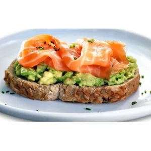 TOSTA SALMON QUESO Y AGUACATE
