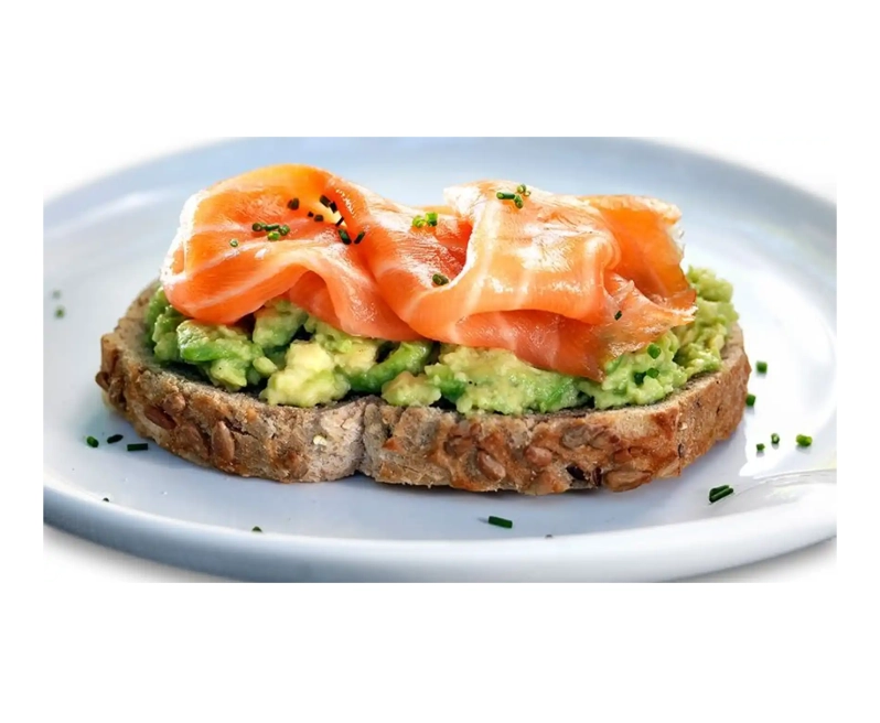 TOSTA SALMON QUESO Y AGUACATE